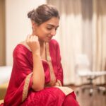 Nazriya Nazim Instagram – Ante ….♥️
Adade Sundara trailer launch.
#june10 

Styled by – @pallavi_85 
  @openhousestudio.in 
Asst by – @manognaavunoori 
👗- @korvaiindia
💇🏻‍♀️- @tanujabhatt50 
📸- @arunprasath_photography