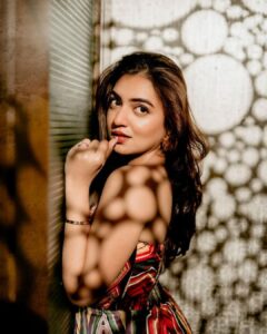 Nazriya Nazim Instagram - Ante….promotions no ?why not 😉♥️

Styled by - @neeraja.kona 🤗
Asst by - @manogna_gollapudi 
👗- @saakshakinni @almarihyderabad 
💎 @suhanipittie
 📸- @adrin_sequeira