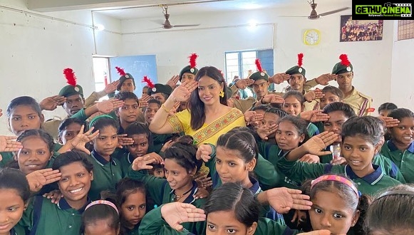 Neetu Chandra Instagram - Nitu Chandra Srivastava, NCC Alumnus introduces Rainbow Home to NCC on ' World No-Tobacco Day ' on May 31st, 2022 in the presence of Major General M Indrabalan, ADG NCC, Bihar & Jharkhand. An initiative for a bright future. The kids of Khilkhilahat Rainbow home were introduced to NCC today on the occasion of World No Tobacco Day, which will open new gates of opportunity for them. Take this day as a reminder to spread awareness to the people who don't know enough about the toxic effects of Tobacco. Let's pledge to make yourselves and our environment Tobacco-free. #ncc #ncccadet #ngo #rainbowhome #notobacco #worldnotobaccoday ❤️