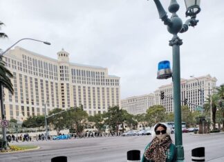 Neetu Chandra Instagram - Vegas = city of lights, smiles and memories. . . #vegas #vegaslife #vegasvacation #birthdayinvegas #vegasbaby #vegasready