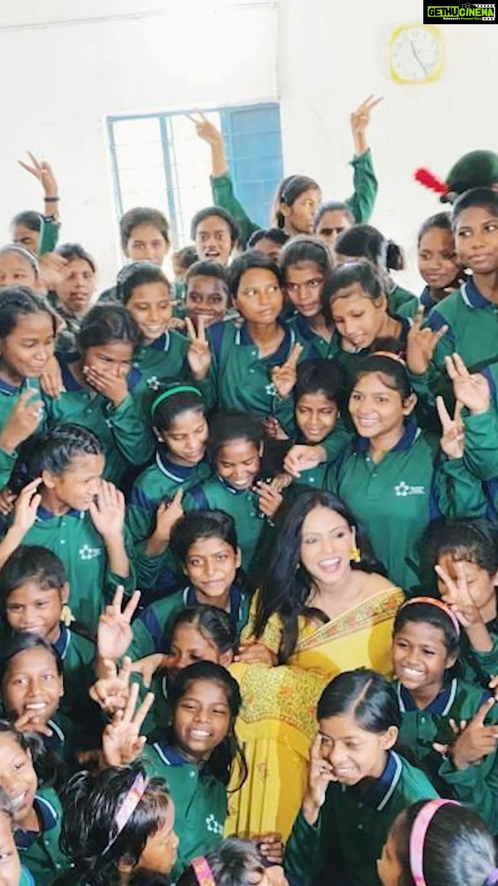 Neetu Chandra Instagram - My happiness in 3secs…. I have come up with an amazing thought of contributing on my birthday occasion Do check my feed for more insight’s . . Do not forget to promote with an #giftforacause . . #donate #donationforacause #contributeforacause #contributionismygift #donationdrive