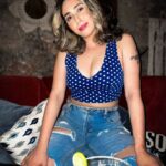 Neha Bhasin Instagram - Monday blues !!! What's that? Grab life like a lover and embrace it. Happy Monday #nehabhasin