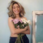 Neha Bhasin Instagram - 🌺 Season to bloom. #nehabhasin