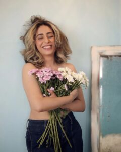 Neha Bhasin Instagram - 🌺 Season to bloom.

#nehabhasin