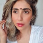 Neha Bhasin Instagram - White is the colour of my soul that creates a rainbow of colours in my life 🌈 #nehabhasin #jhoom #alizafar #instareels #trendingreels #reelsindia