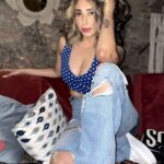 Neha Bhasin Instagram – Monday blues !!! What’s that? 
Grab life like a lover and embrace it.
Happy Monday 

#nehabhasin