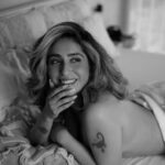 Neha Bhasin Instagram – You live with your body all your life yet that’s what you are taught to judge the most.

#Nehabhasin

Shot by @shruu_t