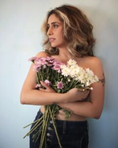 Neha Bhasin Instagram - 🌺 Season to bloom.

#nehabhasin