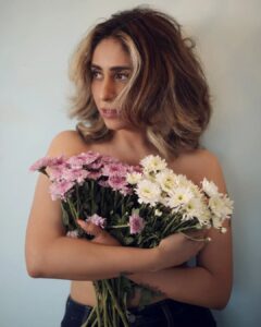 Neha Bhasin Instagram - 🌺 Season to bloom.

#nehabhasin