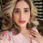 Neha Bhasin Instagram - The only law of universe is the balance of give and take. True growth and evolution is to live by intention. I truly appreciate transparency in people which sadly is hard to find. This earth is not full of saints and Gods who live by no wrongs but HUMANS who err but its those who live by conciousness and accept it all by constantly doing and undoing are the ones doing the soul's work of elevation. Rest just JUDGE. Live by Intention 💗