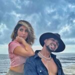 Neha Bhasin Instagram - A cloudy day can’t dull my shine. Dance like no one’s watching baby. #nehabhasin #nbwarriors #dancereels #instareels