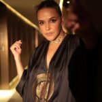 Neha Dhupia Instagram - Hums #redredwine .. 🙃 • • • • In @payalkhandwala @elevate_promotions @minerali_store Muah : @diva_rose21 @kiran_chhetri92 @karanrai001 📸 @thephotodost #eventdiaries