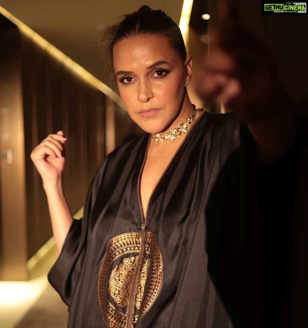 Neha Dhupia Instagram - Hums #redredwine .. 🙃 • • • • In @payalkhandwala @elevate_promotions @minerali_store Muah : @diva_rose21 @kiran_chhetri92 @karanrai001 📸 @thephotodost #eventdiaries