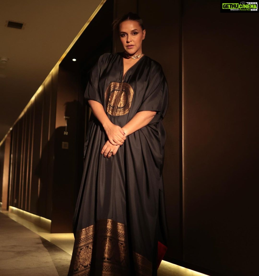 Neha Dhupia Instagram - Hums #redredwine .. 🙃 • • • • In @payalkhandwala @elevate_promotions @minerali_store Muah : @diva_rose21 @kiran_chhetri92 @karanrai001 📸 @thephotodost #eventdiaries