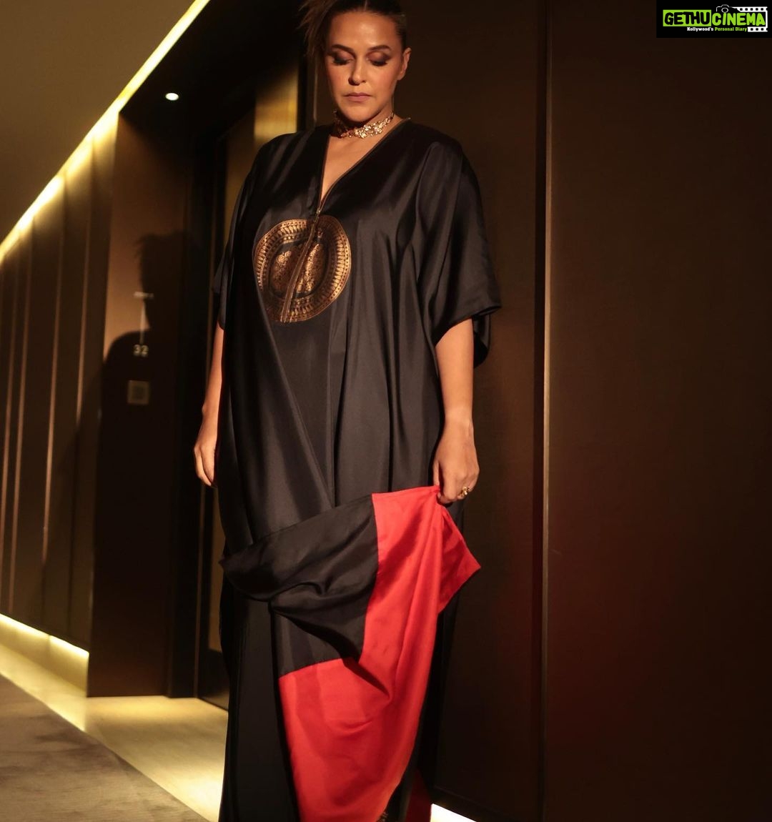Neha Dhupia Instagram - Hums #redredwine .. 🙃 • • • • In @payalkhandwala @elevate_promotions @minerali_store Muah : @diva_rose21 @kiran_chhetri92 @karanrai001 📸 @thephotodost #eventdiaries