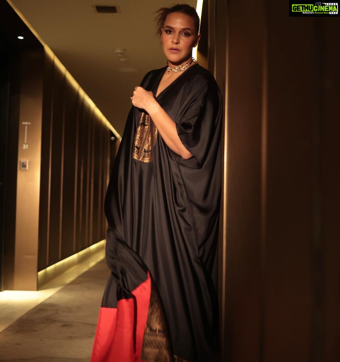 Neha Dhupia Instagram - Hums #redredwine .. 🙃 • • • • In @payalkhandwala @elevate_promotions @minerali_store Muah : @diva_rose21 @kiran_chhetri92 @karanrai001 📸 @thephotodost #eventdiaries
