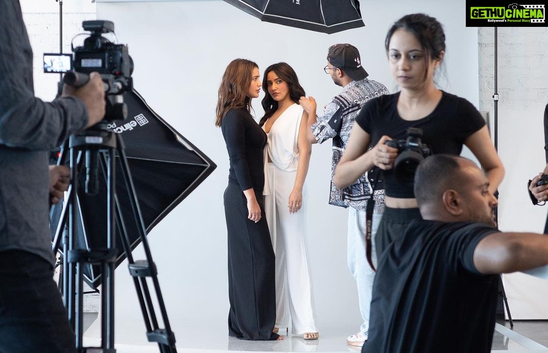 Neha Sharma Instagram - Feels like yesterday..filming #shiningwiththesharmas was so much fun…📷 @vishalmagaly -thank you for the best candids always