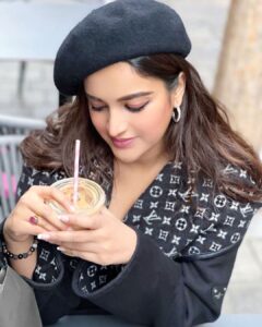 Nidhhi Agerwal Instagram - Remember you can fly as high as your roots go deep 🤍🖤🤍 
#coffee