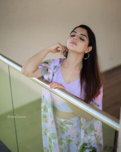 Nikhila Vimal Instagram - 🍬🍬🍬
👗 @labelpallavinamdev 
💎 @celia_palathinkal 
💄 @femy_antony__ 
📸 @athul_krishna________ 
👗💍 @styledbysmiji