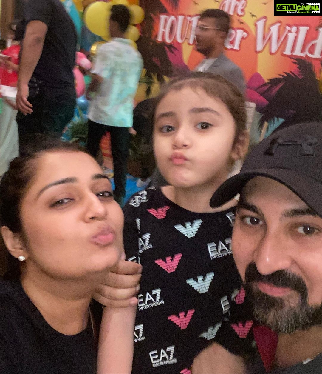 Nikita Thukral Instagram - Me and my family. ❤️ @jasmyrra_nikitamago @gagandeepsinghmago