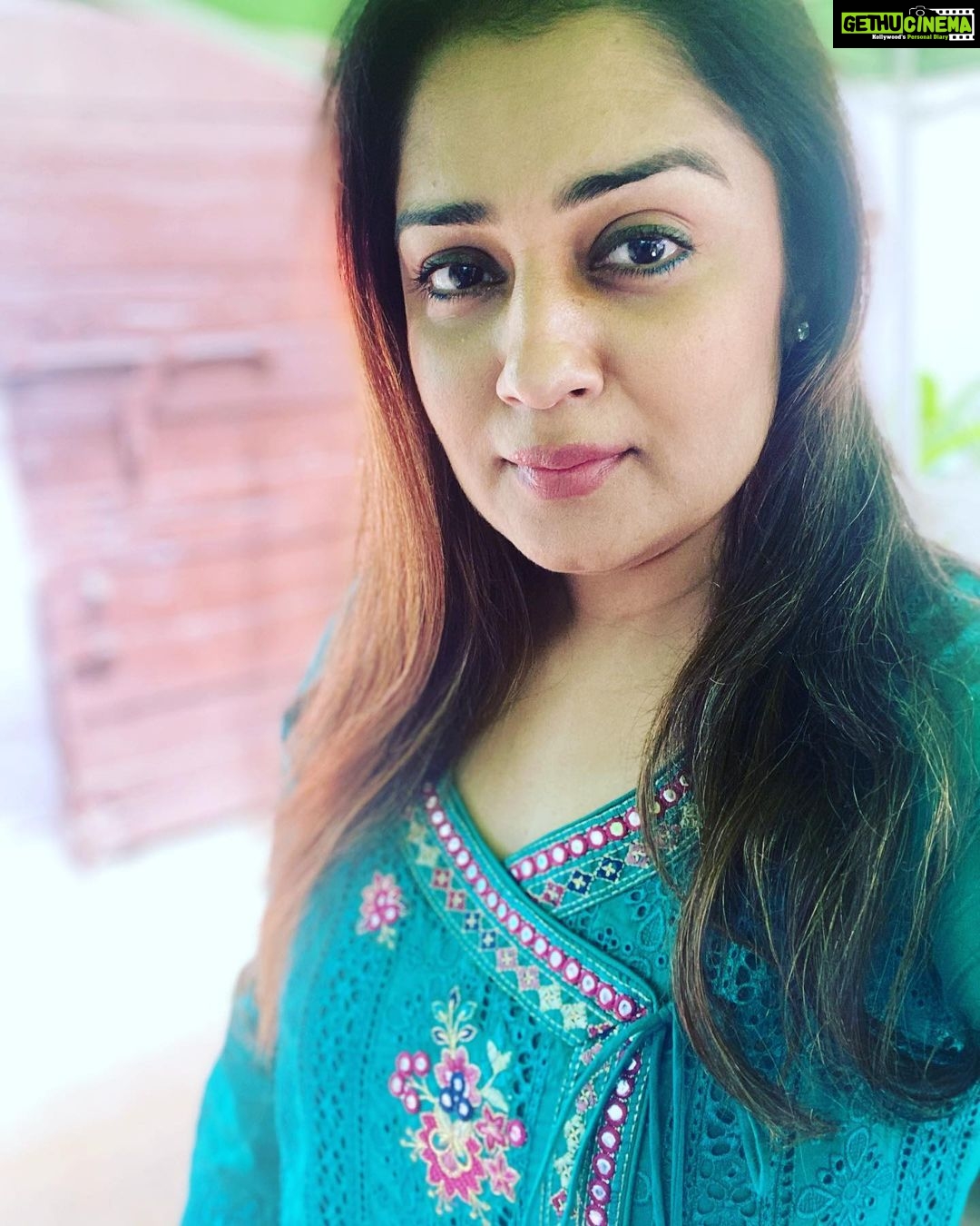 nikita-thukral-instagram-always-be-grateful-to-the-universe