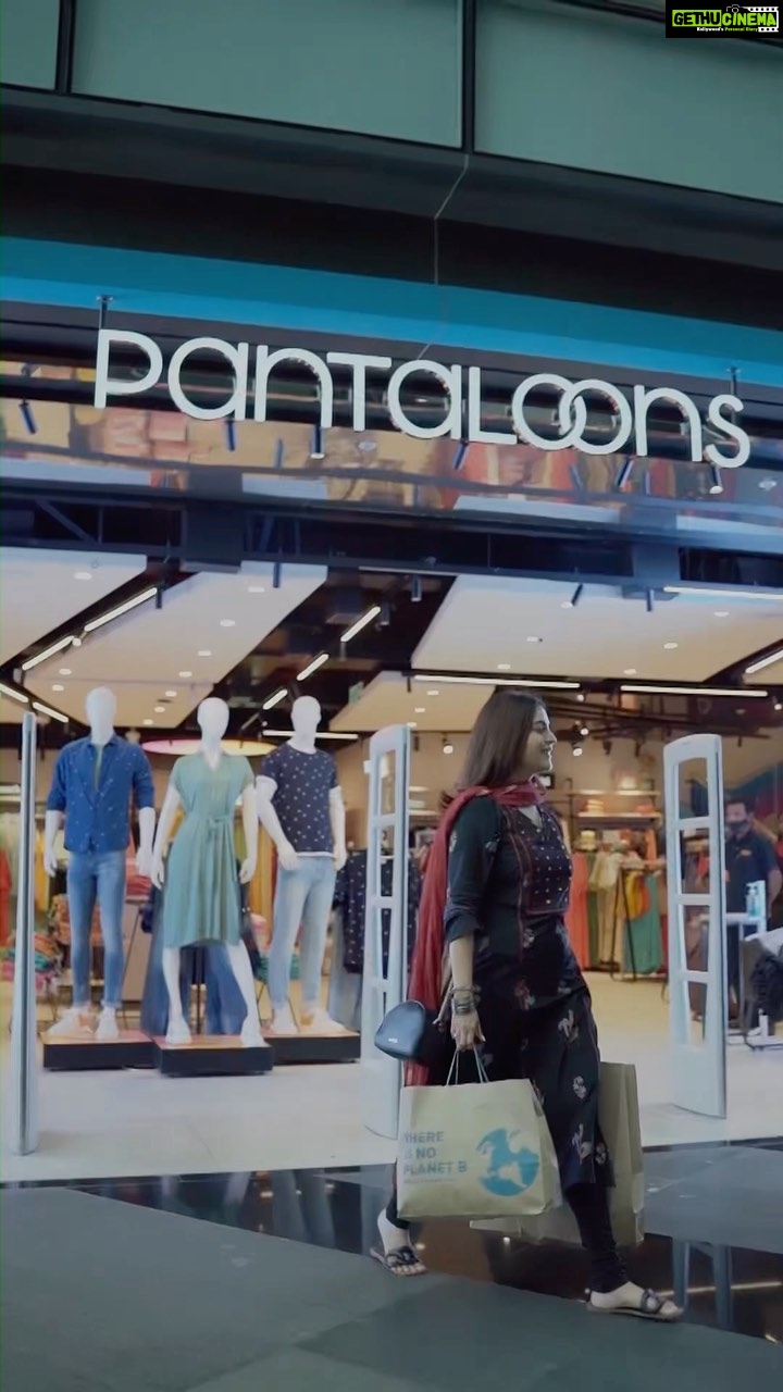 Nisha Agarwal Instagram - Attention Shopaholics. π¨ I have an exciting announcement for you all! Pantaloons SOS - Sabkuch On Sale is coming soon! You can enjoy guaranteed 30% OFF going upto 60% OFF on all your favorite styles and latest collection. You just need to sign up for Pantaloons Green Card Membership where you can get an exclusive access to these amazing offers only on 29th and 30th June. πππ Green Card Membership is FREE. So, headover to @pantaloonsfashion bio and sign up right away! #Pantaloons #PantaloonsFashion #PlayWithFashion #SOS #SabkuchOnSale #Shopping #SaleShopping #FashionAndStyle #Fashiongram #Fashionstyle #Sale #FirstTimeEver