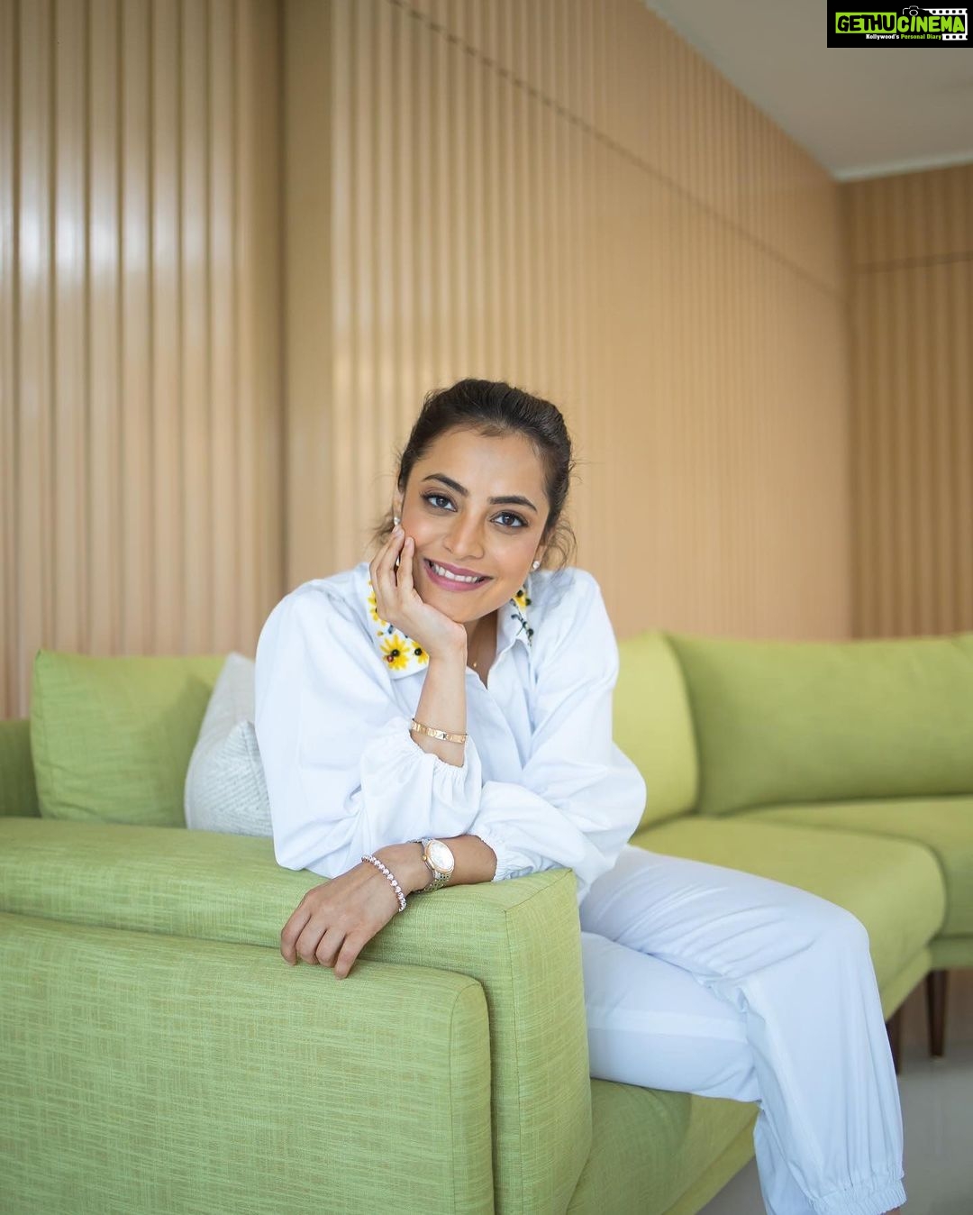 Nisha Agarwal Instagram - We moved into our new temporary house in March.. and we have been working on making it a home since! What really made us make it a home is @nesterrahomedecor as their new collections express ‘featuring you’ through unique concepts in designs and illustrations. These collections are inspired by human experiences/personalities, nature and things around. The upholstery truly adds to the vibe of our house adding warmth and color. Can’t wait share more of it with you soon.. #NesterraHomes #FeaturingYou #HappySpacesWithNesterra #HomeDecor #collaboration #newspace #HomeInspirations #MinimalistDesigns #nesterrahomedecor