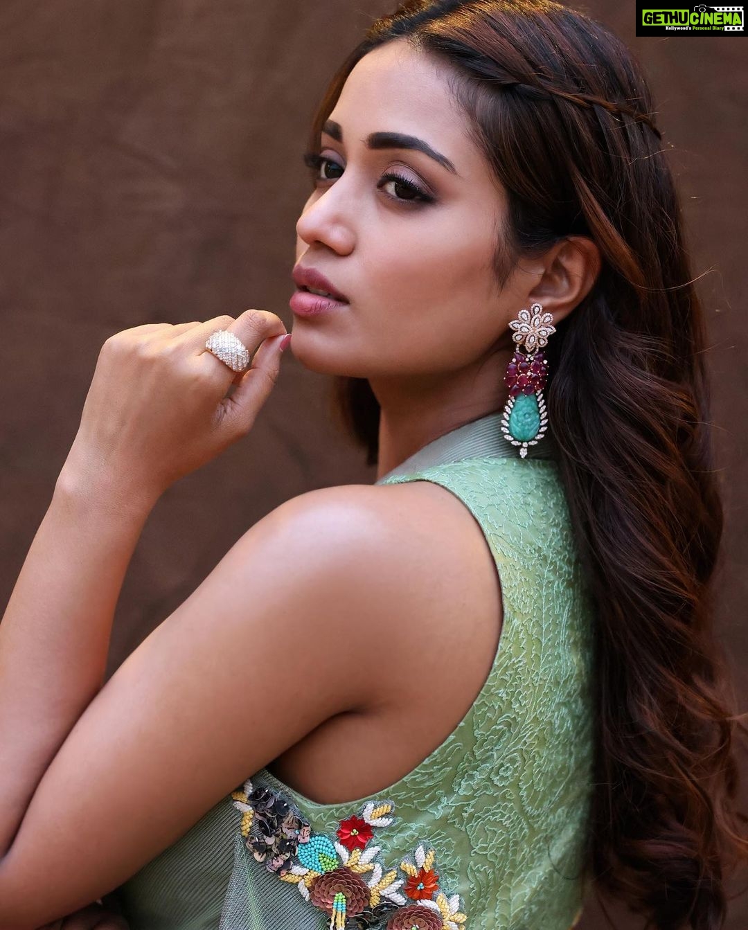 Nivetha Pethuraj Instagram - Styling @dilesha_shafa Designer @abstractbymeghajainmadaan Jewellery @theiajewellery_hyd Photographer @pranav.foto MUA @tokalasomasekhar_makeup Hair @thimmappa180 Location courtesy @westinhyderabad