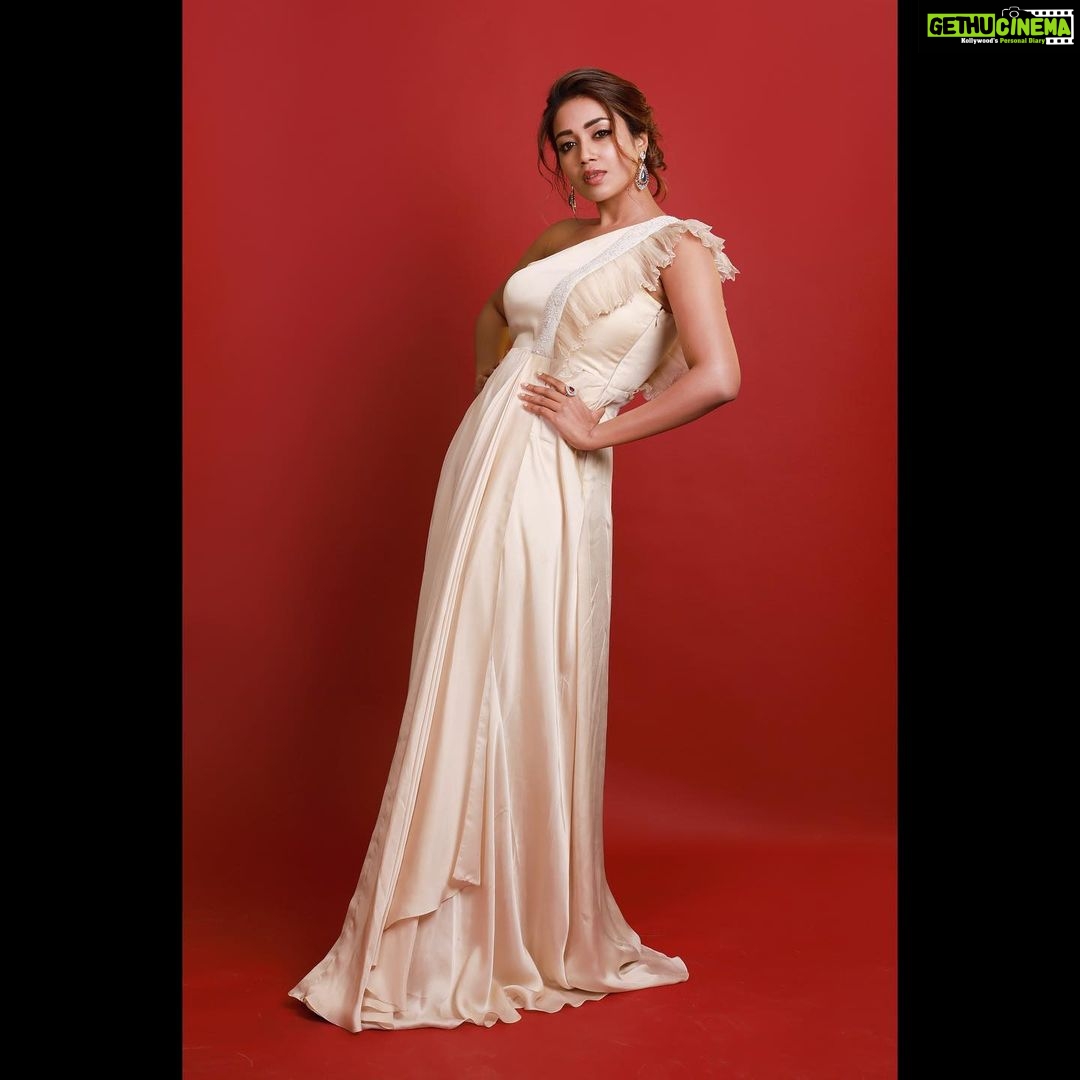 Nivetha Pethuraj Instagram - Stylist @dilesha_shafa Designer @_prashantikumar_ Jewellery @theiajewellery_hyd Photographer @pranav.foto Hair @thimmappa180 MUA @tokalasomasekhar_makeup