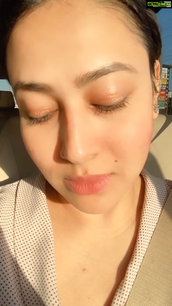 Panchi Bora Instagram - This eye shadow is beauty full! #gift #charlottetilbury #essentials So I was lazy didn’t do any make up just a lil eye shadow and lip balm but it made me so happy! Especially sun shine made it glitter just right :) well make up surely makes me happy!