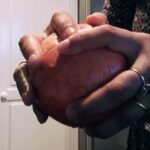 Panchi Bora Instagram - Opening my fav fruit. It sounded exactly same 😂 Dalim/ Pomegranate Kids loved it too!! 😋 #antioxidants