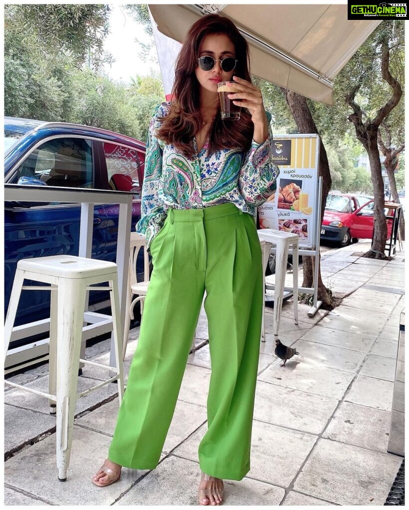 Parul Yadav Instagram - I believe all things are possible with coffee and the right outfit 💚#ThursdayMotivation #OOTD #OOTDDaily #FashionDaily #OutfitLook #OutfitDairy #CoffeeCoffeeCoffee #CoffeeAddict #ButFirstCoffe #Greece #GreeceTravel #AthensGreece #AthensVibe #AthensCity #ThursdayPost Athens, Greece