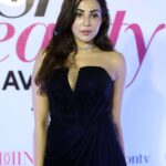 Parvatii Nair Instagram - Some photos from the @she_india awards . Thank you for honouring me as the “ glamorous icon of the year “ ❤️ Styled by @paviiiee_08 Outfit by @johnandananth Jewellery by @konikajewellery