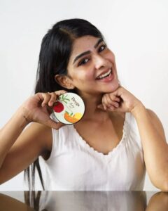 Pavithra Lakshmi Instagram - Hey Buddies! Look, I got my hands on @deyga_organics Body scrub. If I tell you it's the reason behind my glowing skin, would you believe it?😍 Yes!! It's that effective cause it's loaded with powerful natural ingredients. Why don't you try yourself?😉 . . . #pavithralakshmi #skincare #beauty #natural #choosepurechoosedeyga #passion #actress #dancer #cwc #ullasam #malayalam #viral #trending #instagood #fashion #memes #tiktok #reel #music #trendingnow #reelitfeelit #instadaily #love #happy