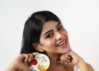 Pavithra Lakshmi Instagram - Hey Buddies! Look, I got my hands on @deyga_organics Body scrub. If I tell you it's the reason behind my glowing skin, would you believe it?😍 Yes!! It's that effective cause it's loaded with powerful natural ingredients. Why don't you try yourself?😉 . . . #pavithralakshmi #skincare #beauty #natural #choosepurechoosedeyga #passion #actress #dancer #cwc #ullasam #malayalam #viral #trending #instagood #fashion #memes #tiktok #reel #music #trendingnow #reelitfeelit #instadaily #love #happy