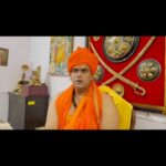 Payal Rohatgi Instagram - Nothing alive can be calculated ❤️ I adore you Swami ji 🥰 To watch the whole video : https://youtu.be/YY3cnZsxu8A #payalrohatgi #yogasehoga #ladkihoonladsaktihoon