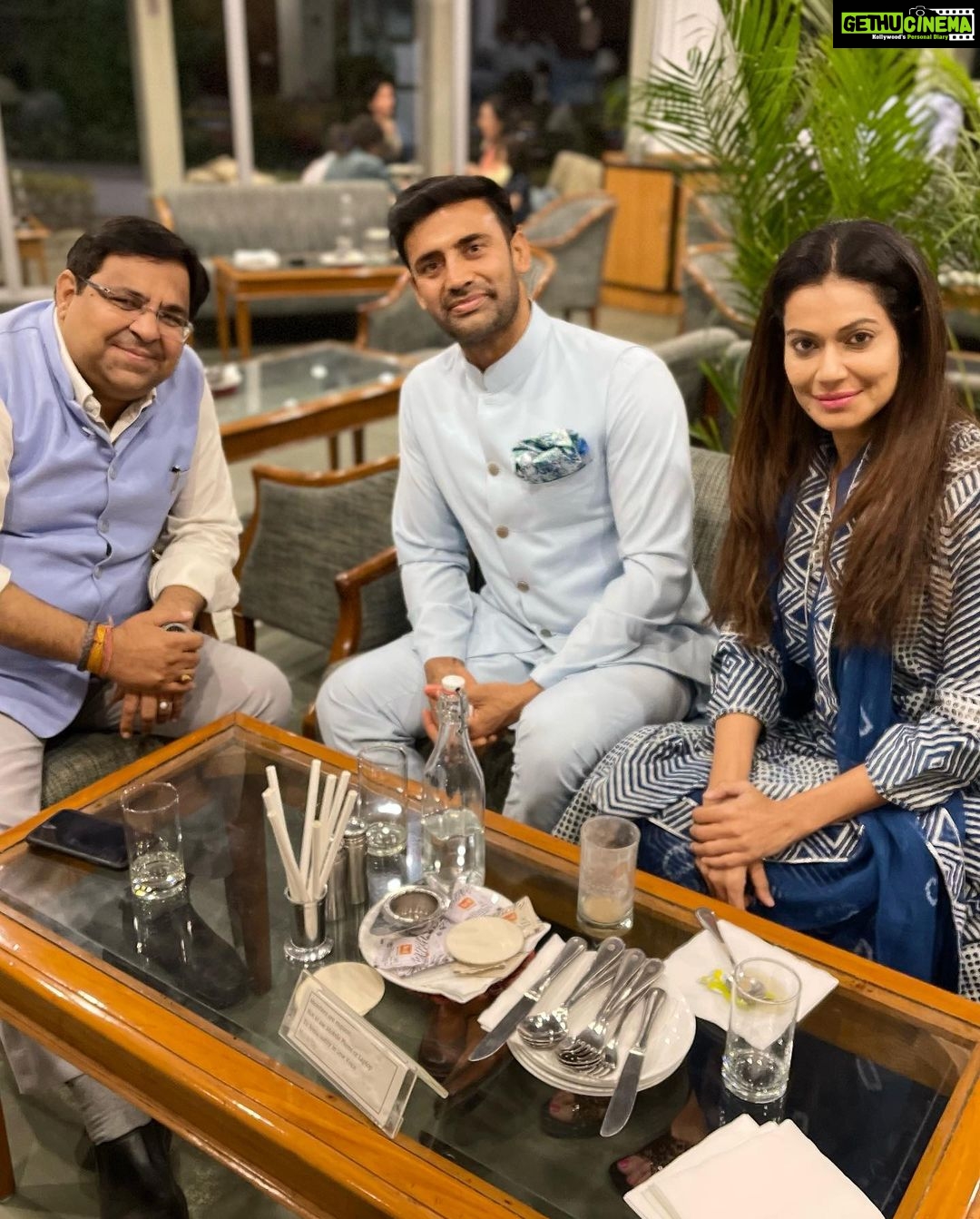 Payal Rohatgi Instagram - It’s not over when you loose, it’s over when you quit. Humbled meeting Kuljeet ji and Harish ji with Sangram ji in Delhi. We are wearing @studybyjanak ❤️ #payalrohatgi #yogasehoga #ladkihoonladsaktihoon