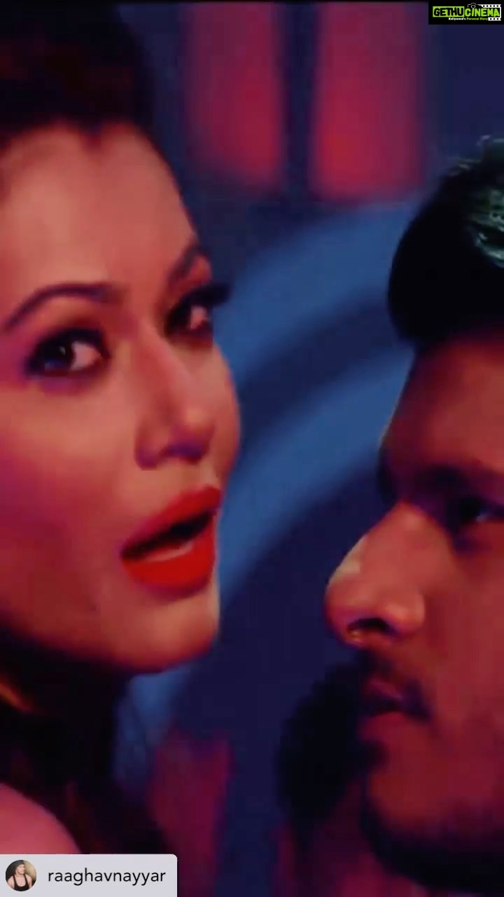 Payal Rohatgi Instagram - I can dance 🥰🤪🤣 Let’s do dancing rehearsals post marriage 🙈 Posted @withregram • @raaghavnayyar 4 years Of this Awesome song Oka Boka From my debut film Halfa Machake Gaiel. @payalrohatgi @imrajahasan