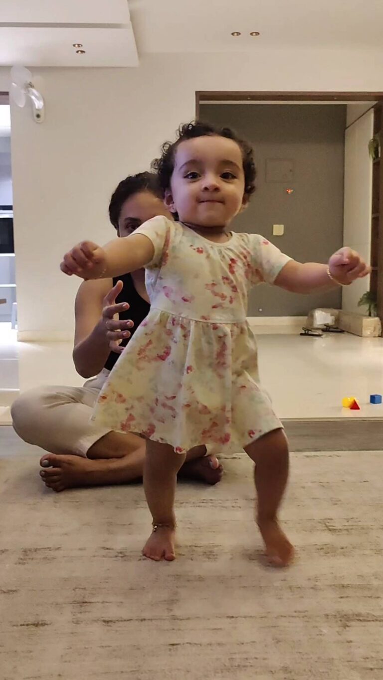 Pearle Maaney Instagram - We I'll remember these steps for the rest of our lives.😍😍❤️😘🧿 @nila.pearlish @pearlemaany ❤️❤️ #firststeps Kochi, India