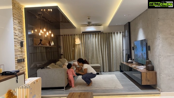 Pearle Maaney Instagram - The good thing about Nila starting to walkโฆ Iโve also started walking more ๐ the best Cardio ๐โค๏ธ Nila : Njan oodumbo mummyum koode oodikkotte ๐ . @srinish_aravind patiently capturing this ๐ธ
