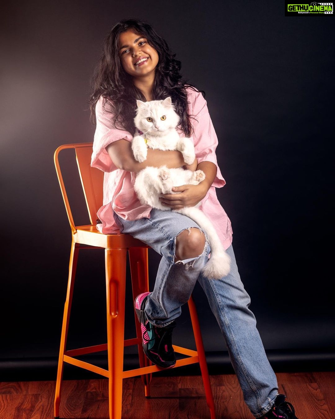Pooja Devariya Instagram - @poogramster πΈπ . @scoutnguide . #poojadevariya #portrait #office #actor #performancecoach #southbangalore #studio #artspace #photoshoot Scout & Guide Media