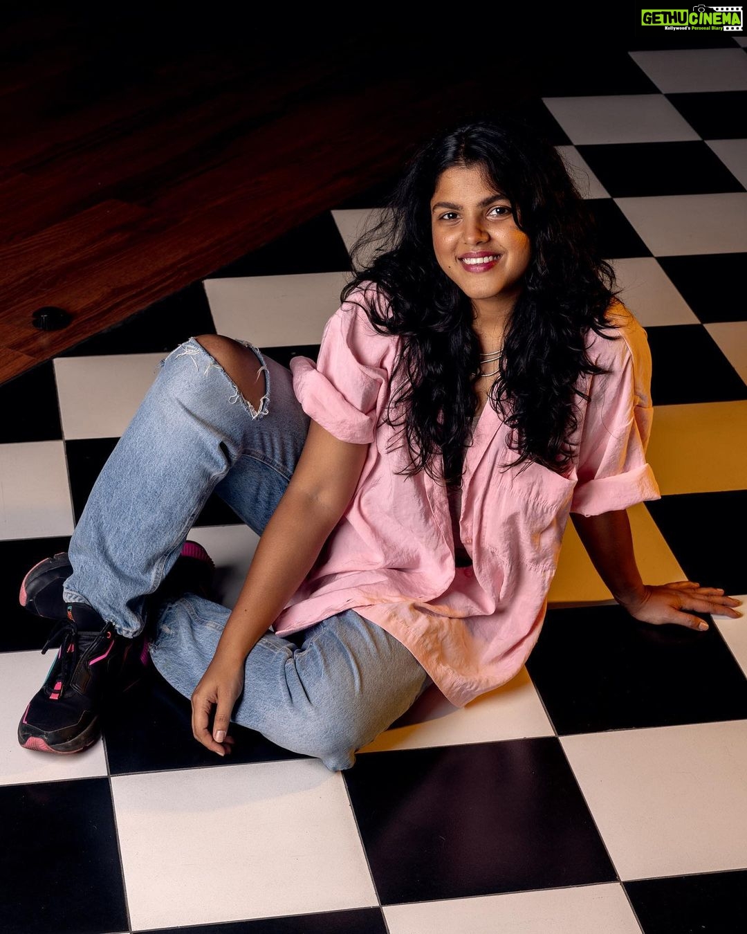 Pooja Devariya Instagram - @poogramster πΈπ . @scoutnguide . #poojadevariya #portrait #office #actor #performancecoach #southbangalore #studio #artspace #photoshoot Scout & Guide Media