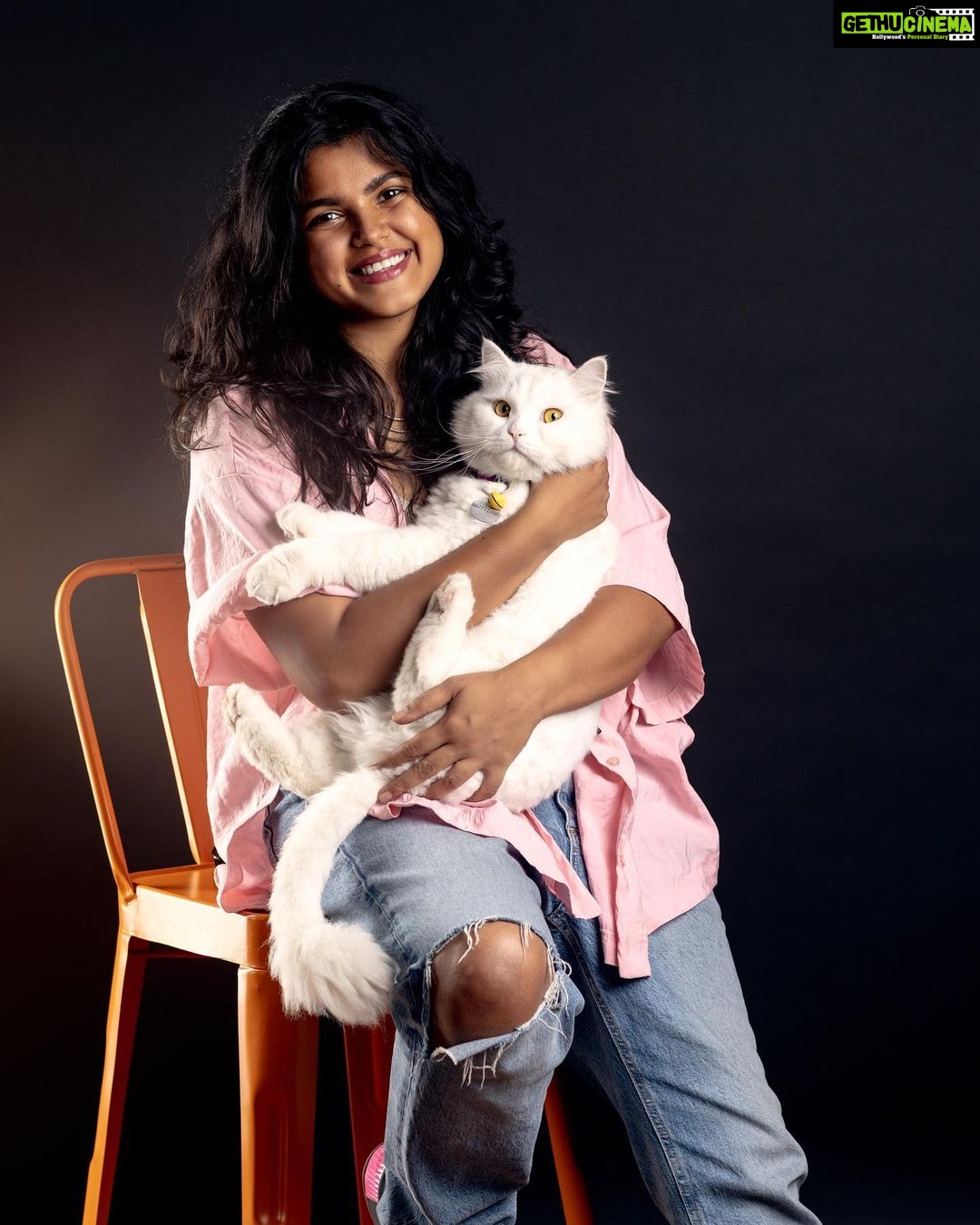 Pooja Devariya Instagram - @poogramster πΈπ . @scoutnguide . #poojadevariya #portrait #office #actor #performancecoach #southbangalore #studio #artspace #photoshoot Scout & Guide Media
