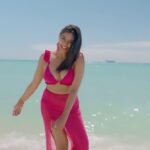 Pooja Jhaveri Instagram - Snippet from my trip to #miami ! . . . This man is magic… ! 📸 @iam.damion You need to be in #bollywood 😬 . . #miami #maimibeach #videoshoot #beachwear #beachesofmiami #resortwear #bikini #pink #trendingreels #photoshoot #photography #florida #miami #beachlife #waterbaby