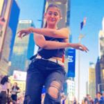 Pooja Jhaveri Instagram - Baby calm down… it’s not a #cococola ad 😂😂 . . And one more time we go…. ! #babycalmdown I had to do it at the #timesquare ❤️❤️ . . This city is so full of life… never disappoints me ! My 2 favorite things #dance #nyc both absolutely hype me ❤️!! . . Choreography @loicreyeltv Song by : @heisrema ❤️ . . #nyc #timesquare #dance #choreography #forfun #friends #danceforlife #grooving #calmdown #calmdownchallenge #favouritesong #reelitfeelit #reelsinstagram #trending #trendingdances #dancechallenge #dancevideo #traveltheworld #travelblogger #traveladdict #usa #newjersey #philly #philadelphia