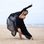 Pooja Jhaveri Instagram - I danced on to the sound of the waves, The music of the wind. The sand was my stage and birds were my audience ! . . In my mind I recreated the #blackswan ! 🖤🖤🖤 . . Outfit : @madhuram.studio 📸 : @portraitsbyvijey . . #blacksbeach #blackswan #freebird #beach #beachlife #actor #actress #dance #moves #freestyle #outfits #fashion #usa #desiinfluencer #desiindian #newjersey #beachesofnewjersey #black #white #collaboration #collab #ad #photoshoot #photography #beachphotography #america Beach Haven Park, New Jersey