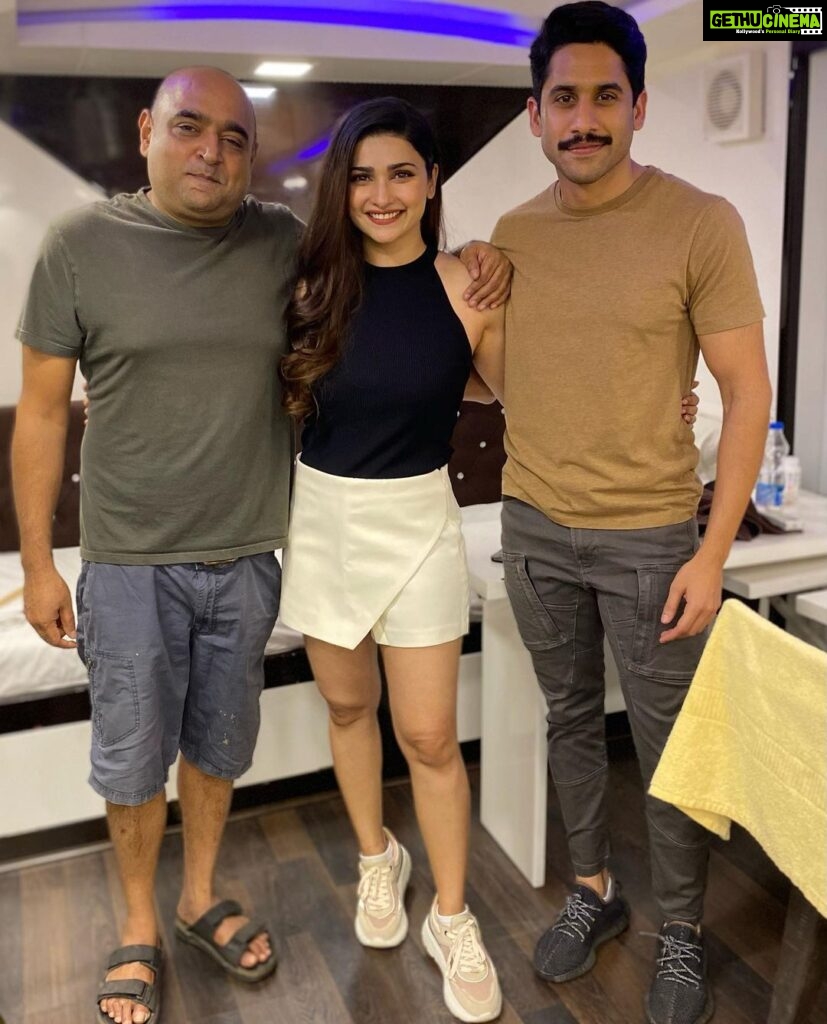 Prachi Deasi Instagram - ‘Thank You’ @thisisvikramkumar & @chayakkineni for making #Dhootha & working in #Hyderabad such a breeze! Not pictured here - me learning my lines in Telugu & gorging on @shoyu.hyd food
