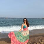 Pragya Jaiswal Instagram – Life is a beach, find your wave 🌊🏝💗

@shopverb @blingthingstore @anshikaav @tanazfatima