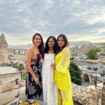 Pragya Jaiswal Instagram - Happy 60th Mom 🎂🎈You are my strength, clarity & sanity..Love you to infinity ❤️♾ Cappadocia, Turkey