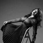Prayaga Martin Instagram - Black Swan! But, not so Aronofsky. @jiksonphotography @asaniya_nazrin @shiva_makeover @maxxocreative
